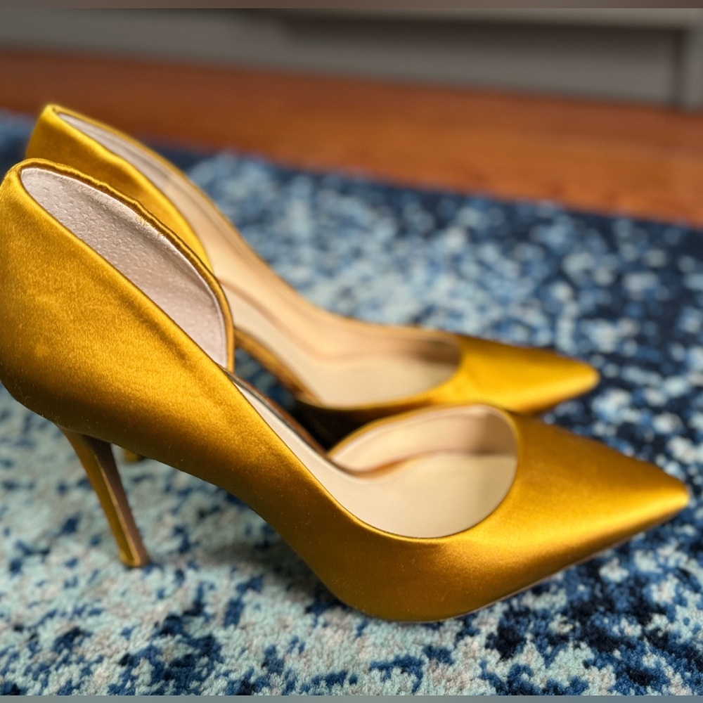 Jessica Simpson| Gold pump| Size 8.5 - Picture 1 of 3